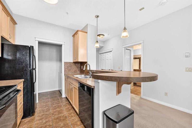 204, 37 Prestwick Drive SE, McKenzie Towne — interior photo 5