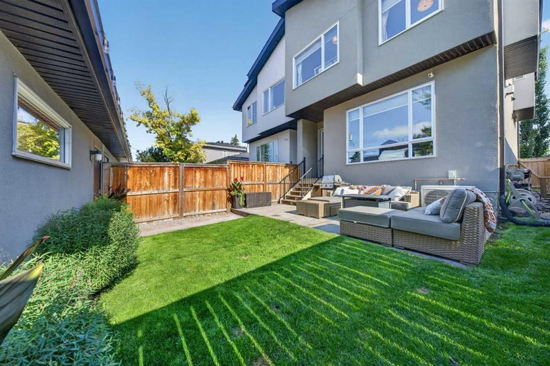 2413B Richmond Road SW, Richmond — interior photo 5