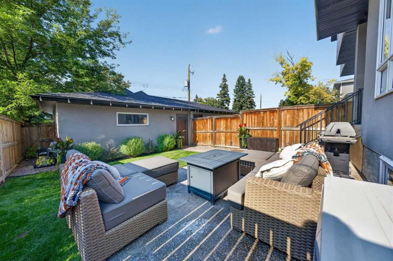 2413B Richmond Road SW, Richmond — interior photo 6