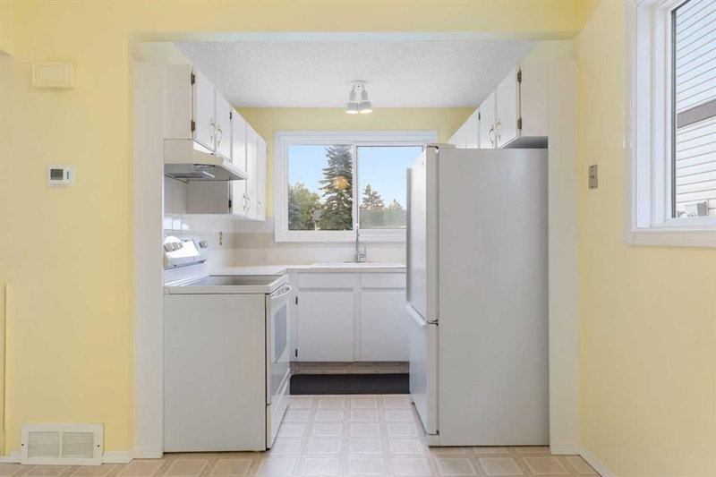 22, 740 Bracewood Drive SW, Braeside — interior photo 7