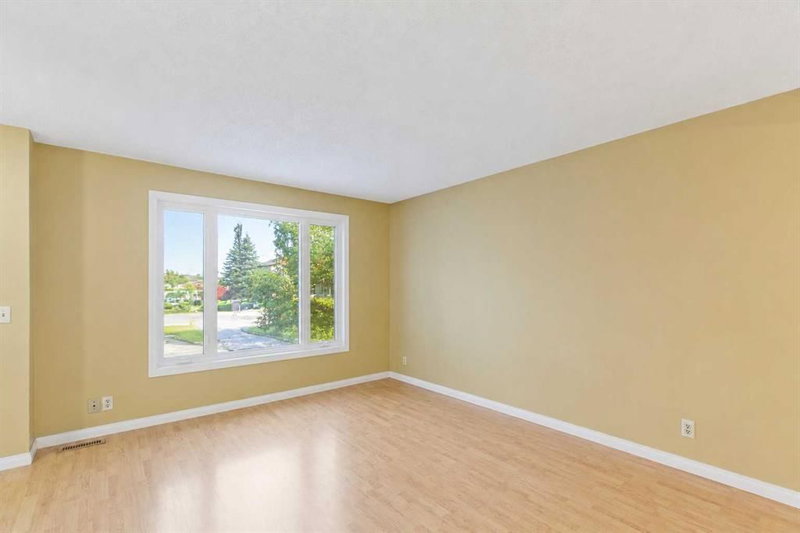 175 Castleridge Drive NE, Castleridge — interior photo 6