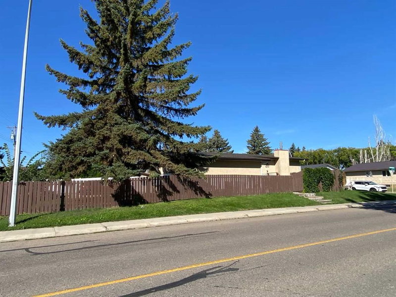3 Lake Bevan Drive E