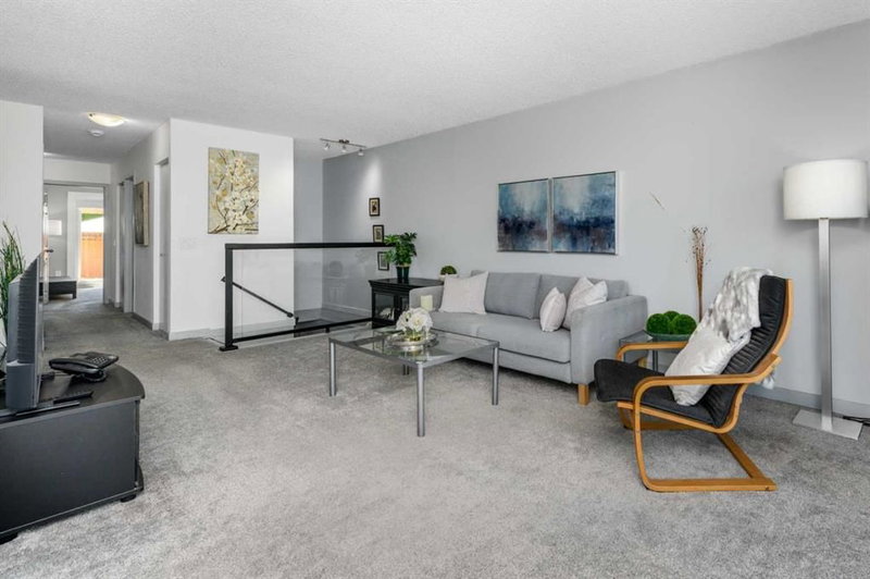 48 Bermuda Court NW, Beddington Heights — interior photo