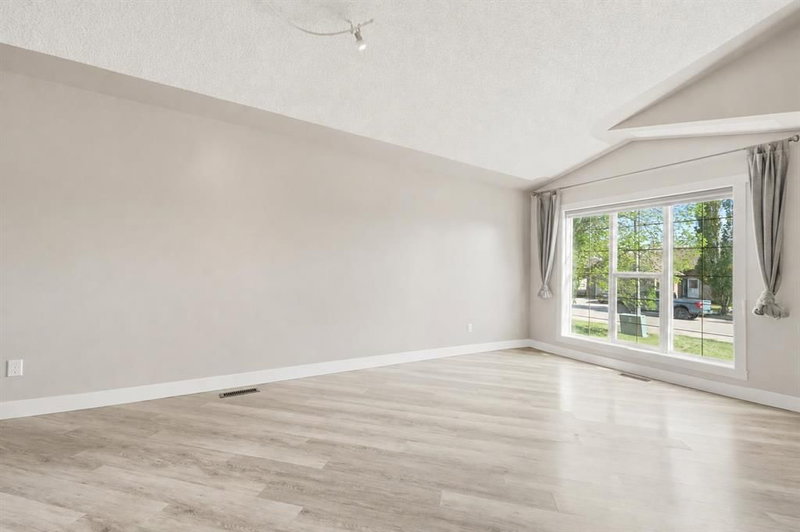 206 Highwood Village Place NW, Highwood Village — interior photo 6