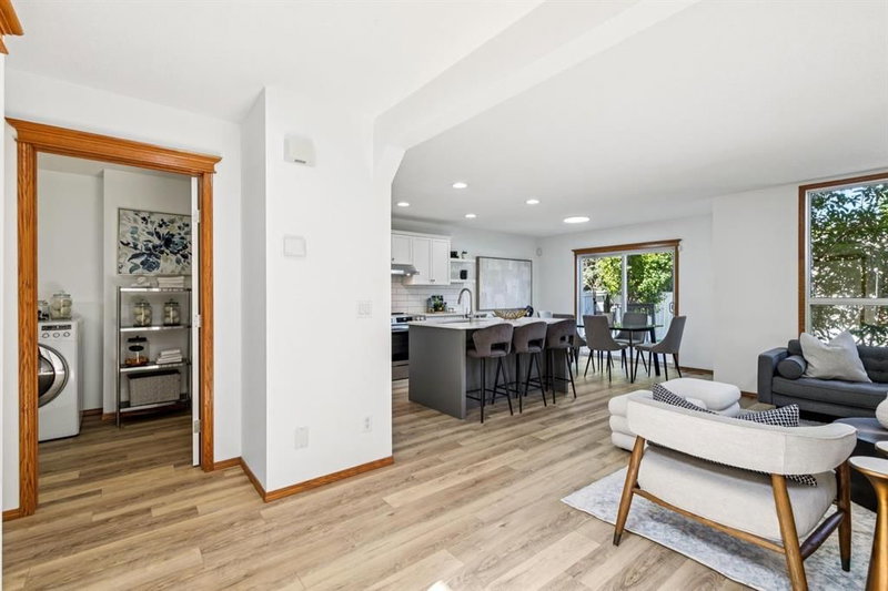 2020 Bridlemeadows Manor SW, Bridlewood — photo 3