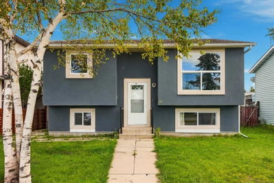64 Castlebrook Rise NE