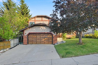 71 Coach Gate Way SW