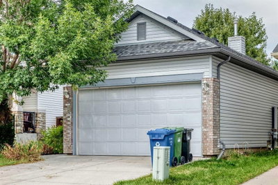 136 Bridlemeadows Common