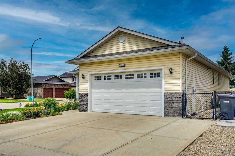 Detached at 144 Hillcrest Cape, Hillview Estates — listing photo