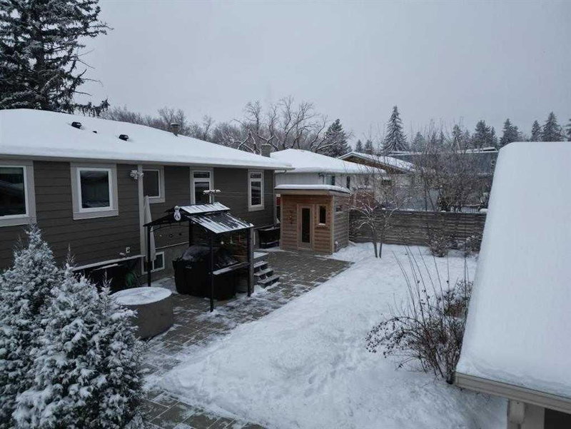 716 55 Avenue SW, Windsor Park — interior photo 5