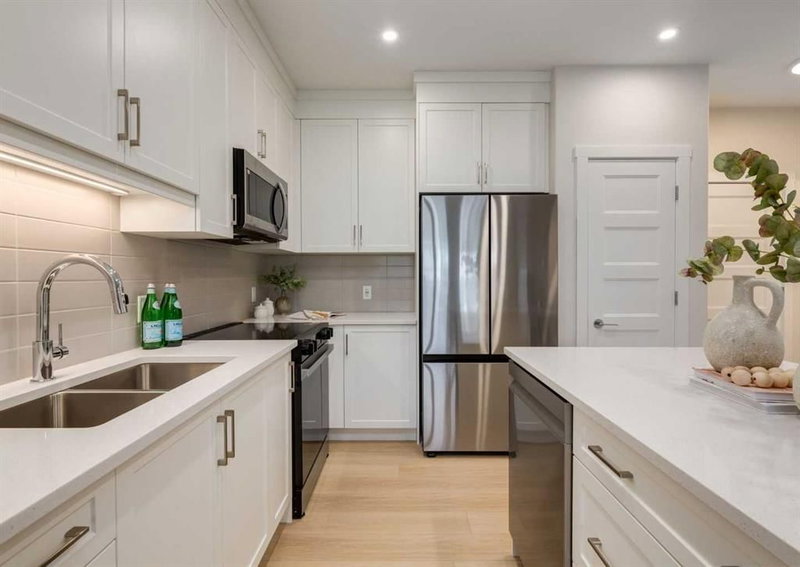 1203, 81 Arbour Lake View NW, Arbour Lake — interior photo