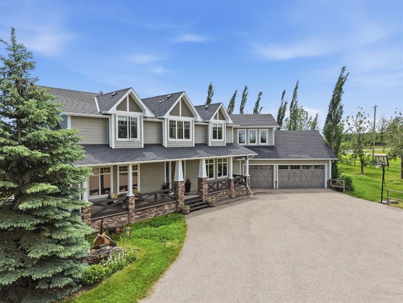 258244 10 Street E, Rural Foothills County — interior photo