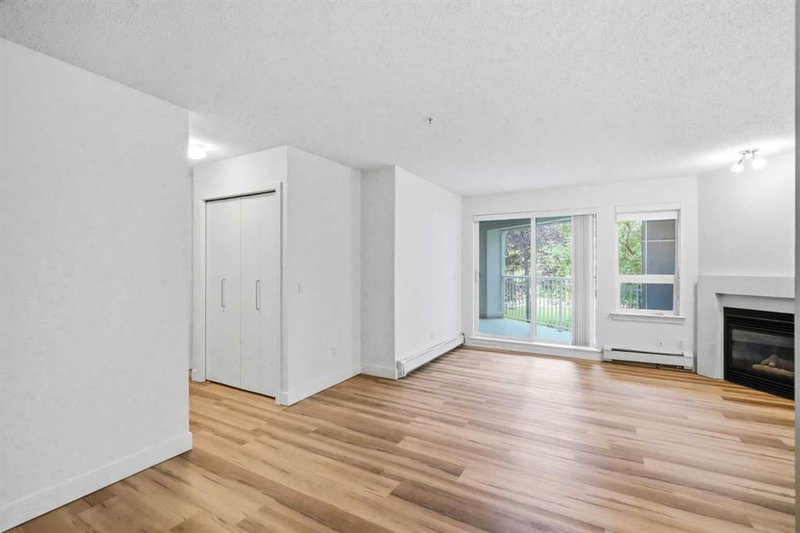 235, 35 Richard Court SW, Lincoln Park — interior photo 6