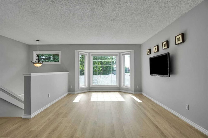 100 Shawbrooke Circle SW, Shawnessy — interior photo 6