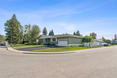 10719 Mapleshire Crescent