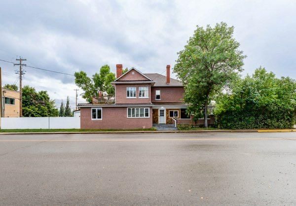 210 1 Street W