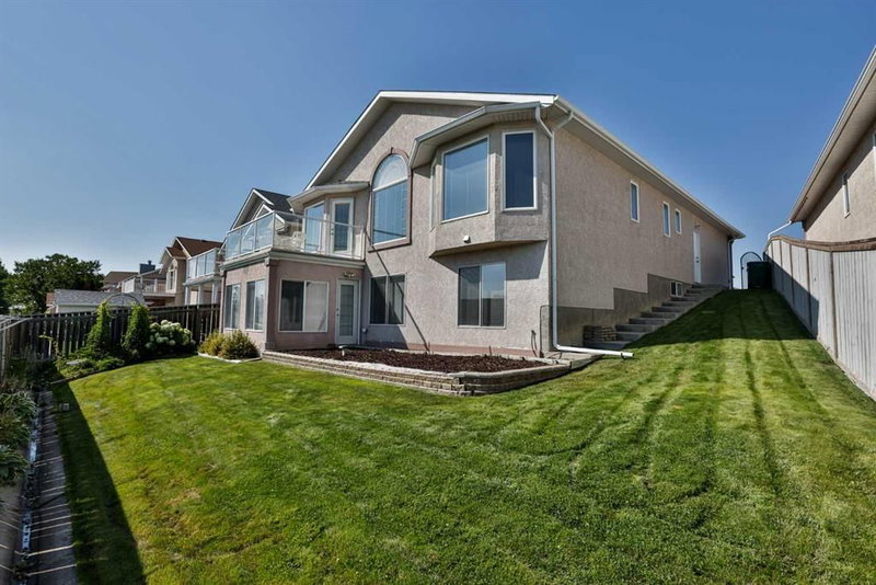 34 Fairmont Crescent S