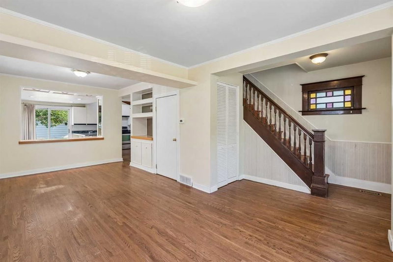 420 12 Avenue NW, Crescent Heights — interior photo