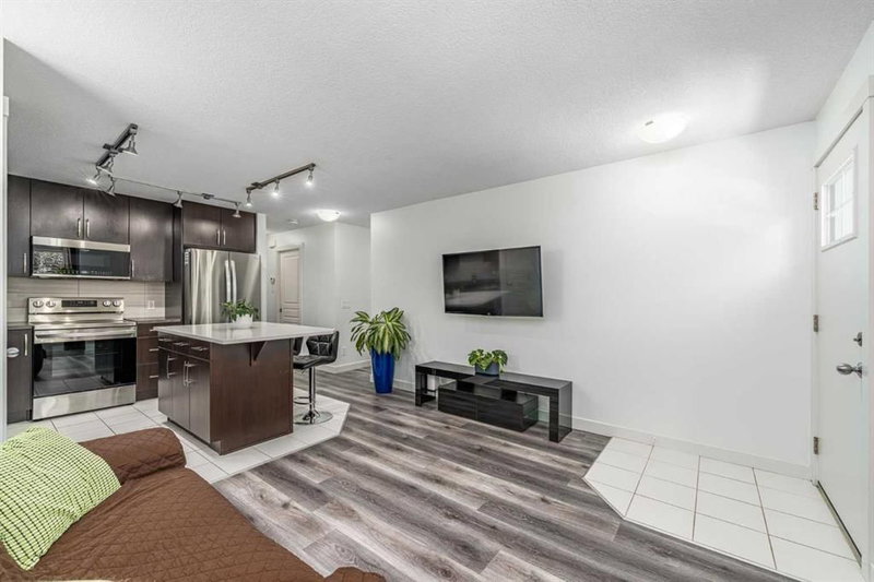 1110 Mckenzie Towne Row SE, McKenzie Towne — interior photo 5