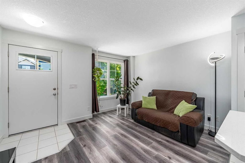 1110 Mckenzie Towne Row SE, McKenzie Towne — interior photo 6