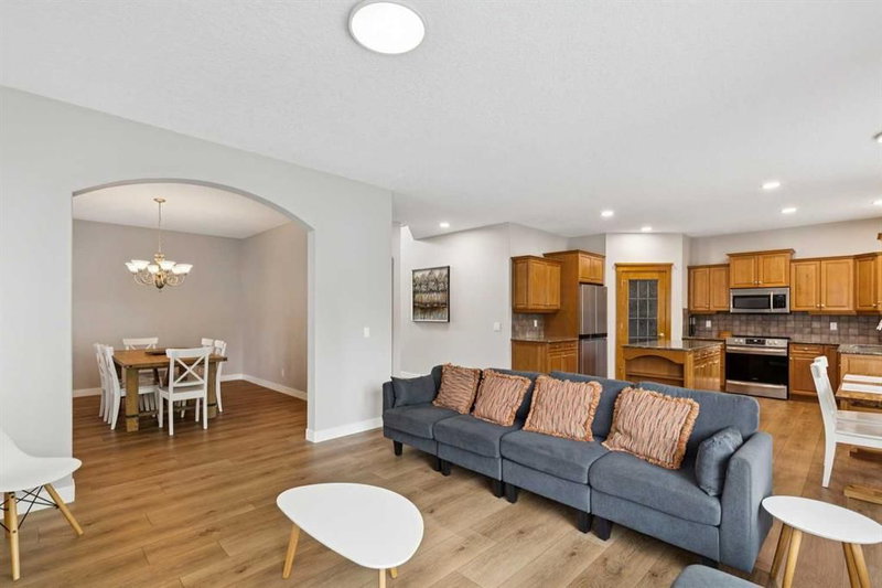 3 Tuscany Glen Green NW, Tuscany — interior photo 5