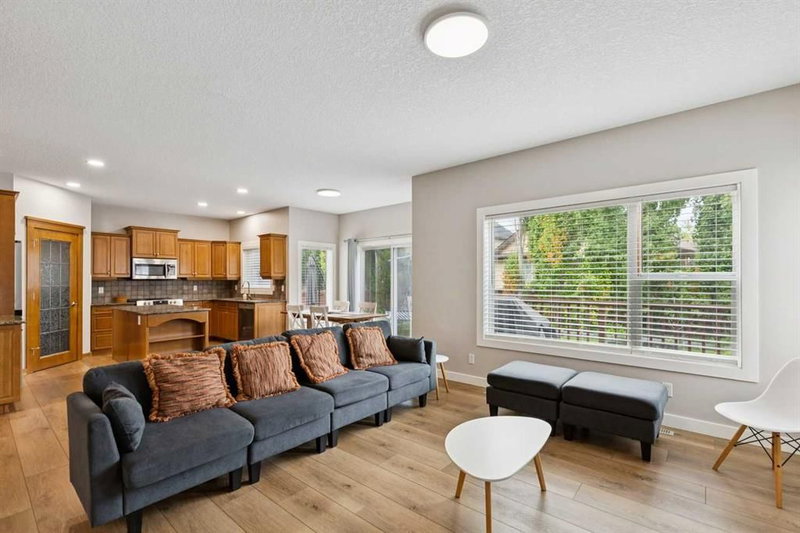 3 Tuscany Glen Green NW, Tuscany — interior photo 6