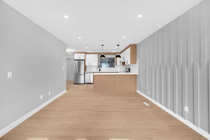 219 Falwood Way NE, Falconridge — interior photo