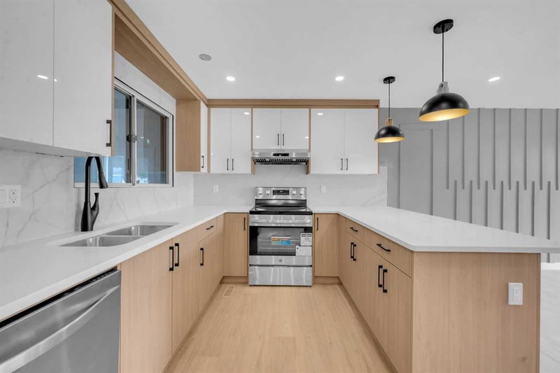 219 Falwood Way NE, Falconridge — interior photo 7