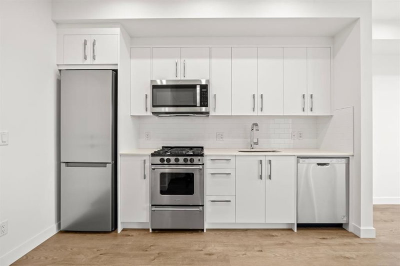 502, 110 18A Street NW, West Hillhurst — interior photo