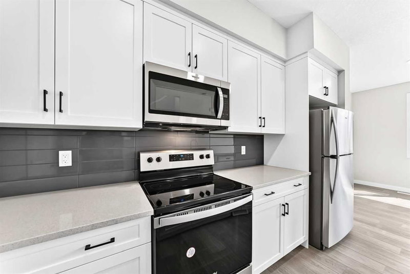 619 Savanna Crescent NE, Saddle Ridge — interior photo