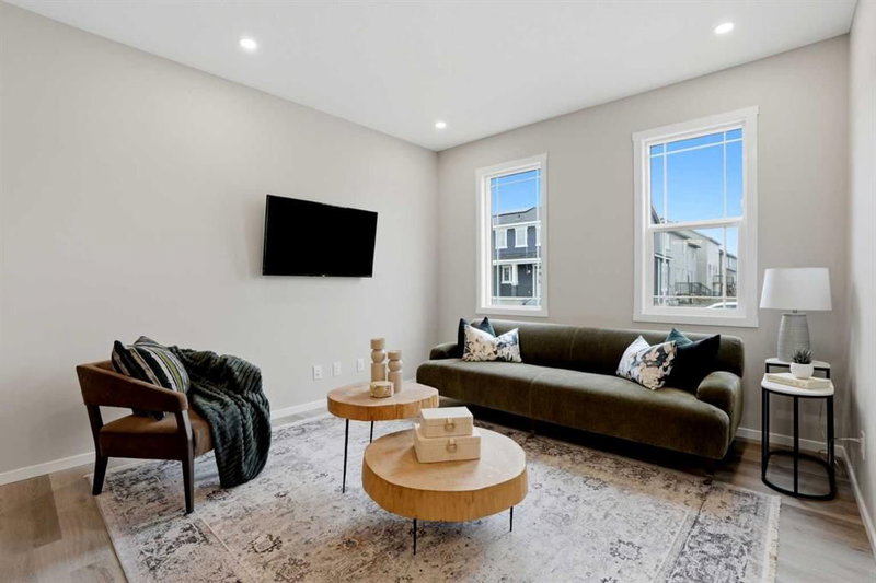 29 Yorkstone Gardens SW, Yorkville — interior photo