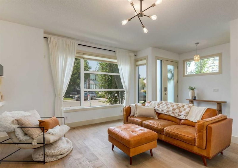 4624 83 Street NW, Bowness — interior photo
