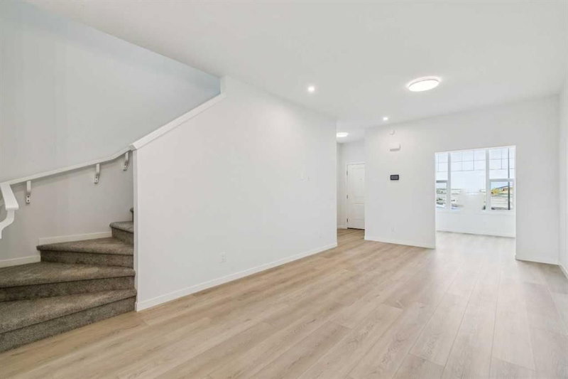 186 Aquila Grove NW, Glacier Ridge — interior photo 7