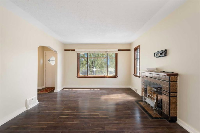 1741 24 Street SW, Shaganappi — interior photo 6