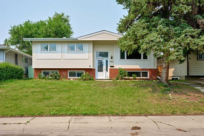 Detached at 4820 49 Avenue NW, Varsity — listing photo