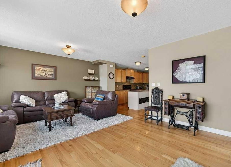 2, 2412 Kensington Road NW, West Hillhurst — interior photo 7