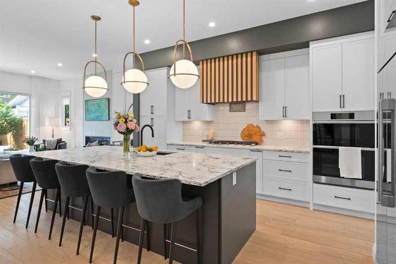 3515 7 Avenue SW, Spruce Cliff — photo 2