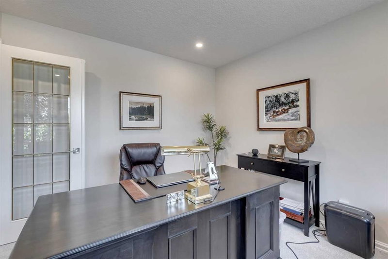 6 Patterson Close SW, Patterson — interior photo