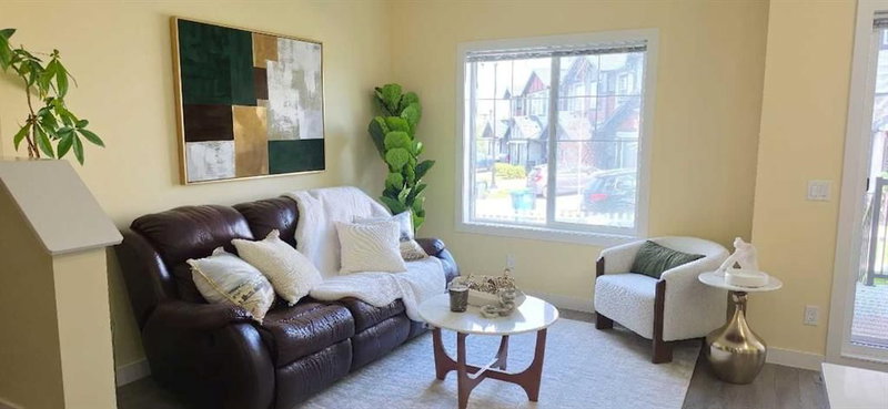 1402 Jumping Pound Common, Jumping Pound Ridge — interior photo
