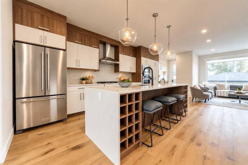 225 33 Avenue NE, Highland Park — interior photo 6