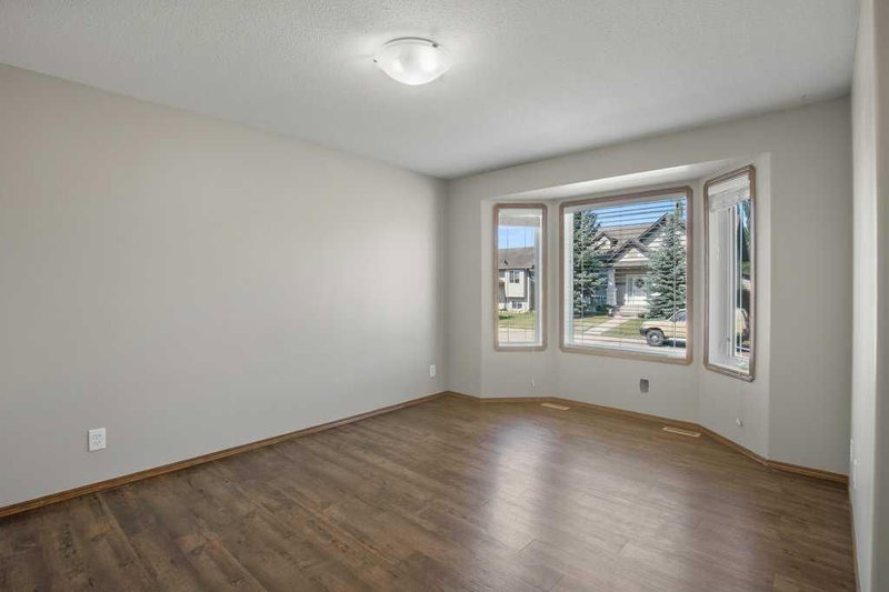 127 Lyons Close