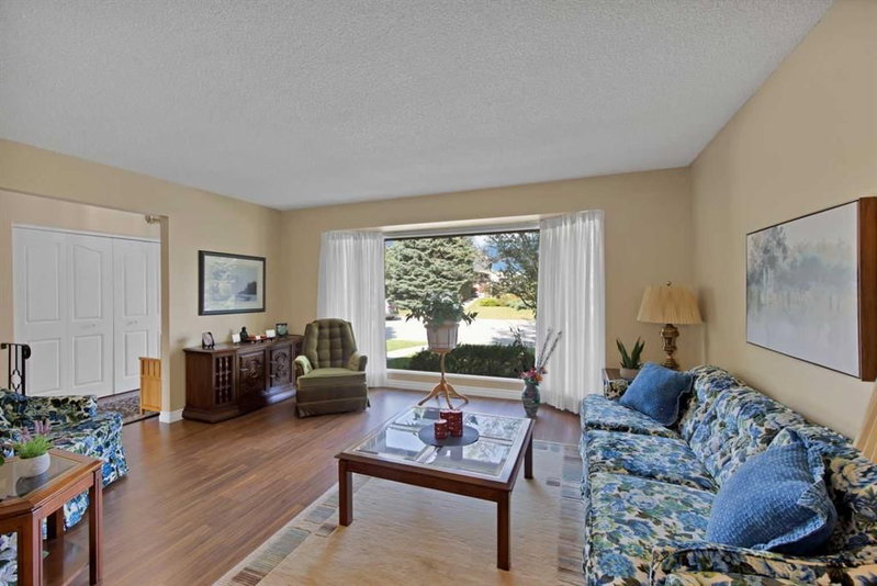 256 Parkwood Close SE, Parkland — interior photo 6