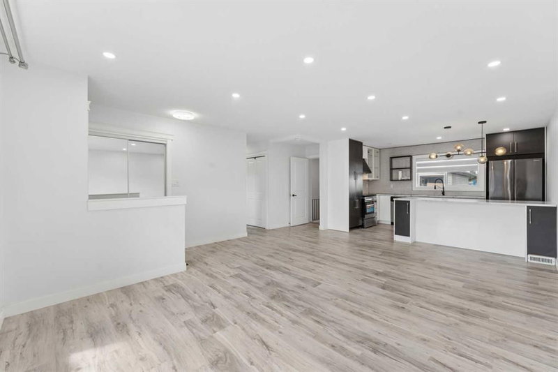 4666 marbank Drive, Marlborough — interior photo 7
