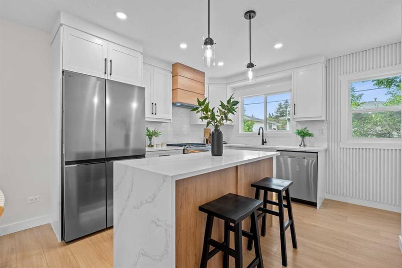 Semi Detached (Half Duplex) at 3020 15 Avenue SW, Shaganappi — listing photo