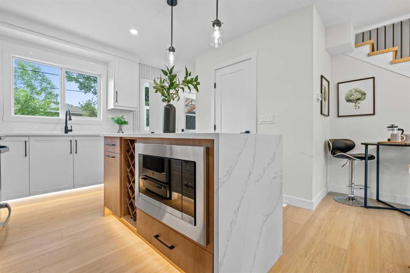 3020 15 Avenue SW, Shaganappi — interior photo