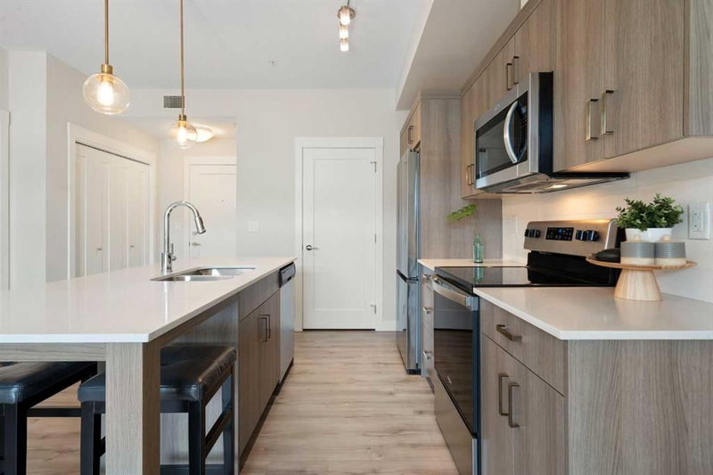 209, 25 Walgrove Walk SE, Walden — interior photo 5