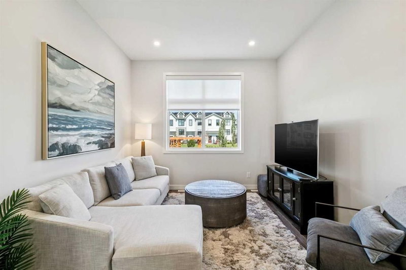 46 Les Jardins Park SE, Douglasdale/Glen — interior photo