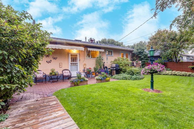 29 ARMSTRONG Crescent SE