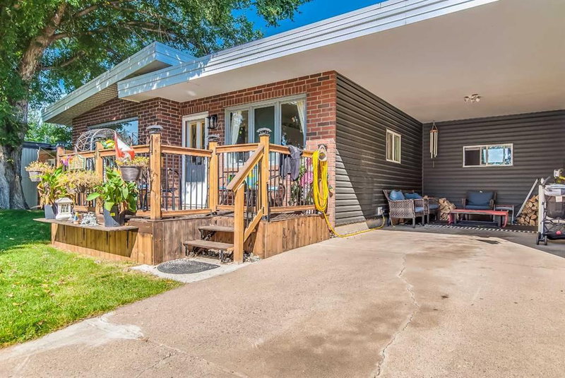362 7 Street NW