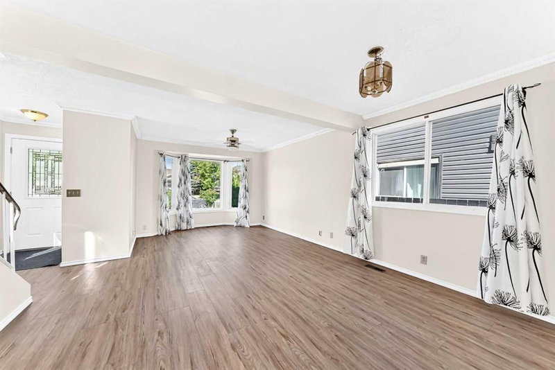 312 Falton Drive NE, Falconridge — interior photo